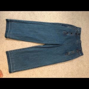 Wide leg crops. Size 31